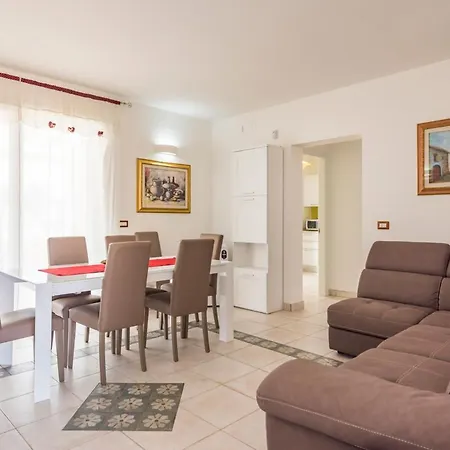 Sleeps 10 With Pool And Air Con * Capilungo