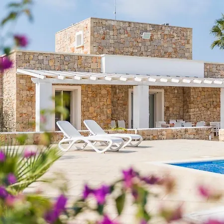 Sleeps 10 With Pool And Air Con Capilungo